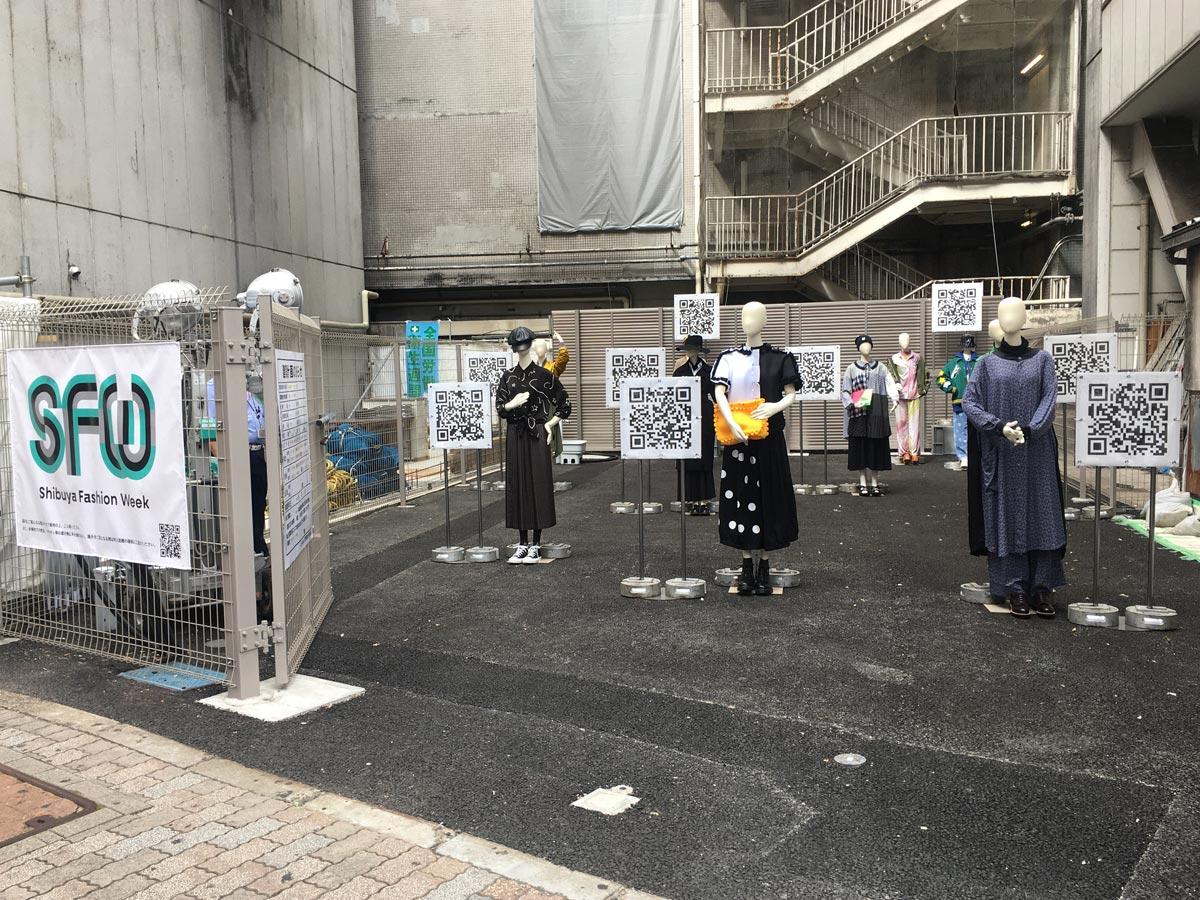 渋谷センター街の路地に展示する「Story by Story SHIBUYA」のメンバーが着用したアイテム
