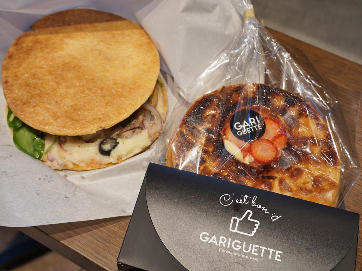 円形で手で持って食べられるミルフィーユを提供する
