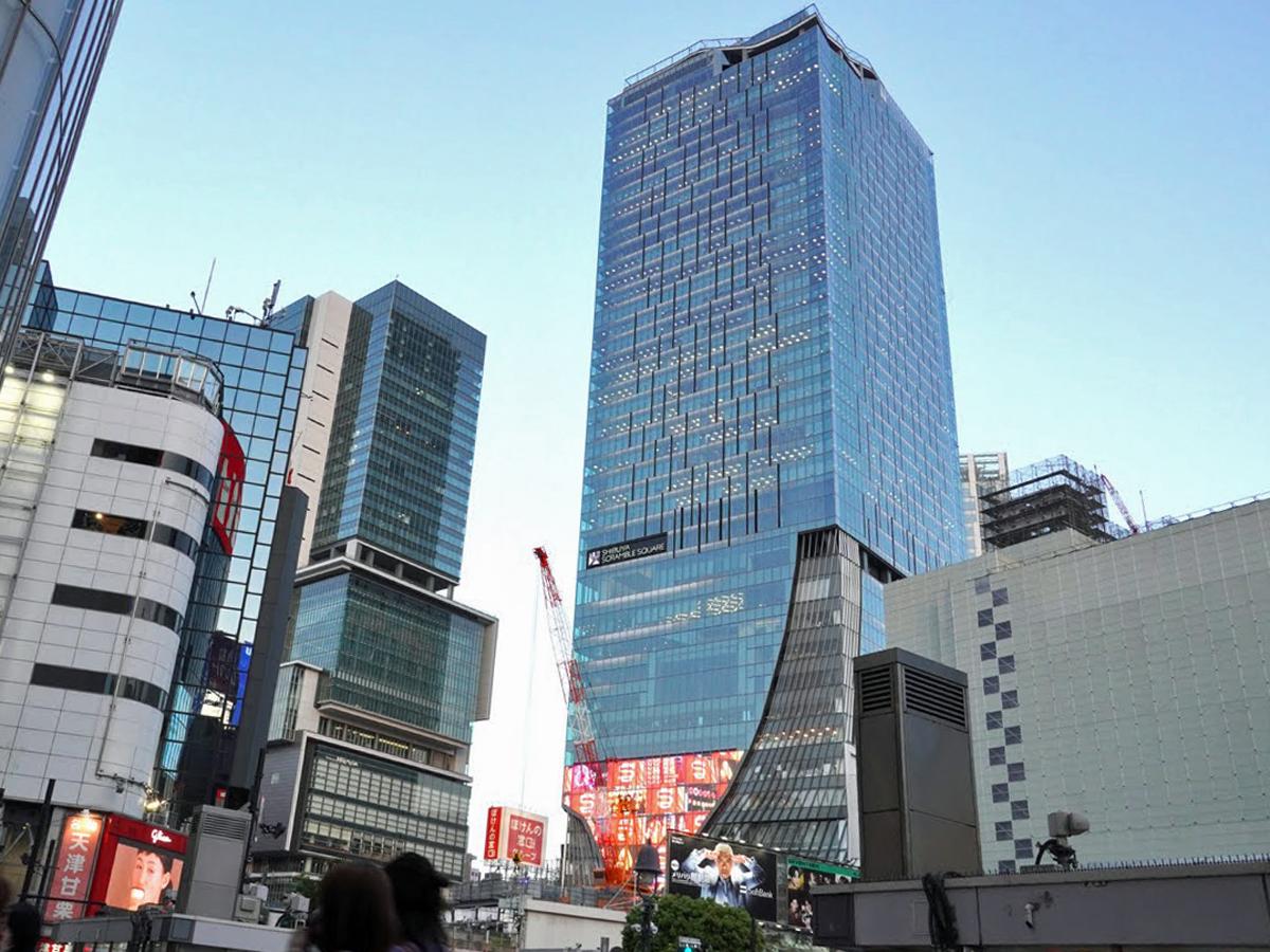 ミクシィ本社が入る渋谷スクランブルスクエア（写真中央、2021年4月撮影）