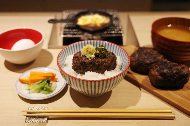 「ハンバーグ定食3個」（1,800円）