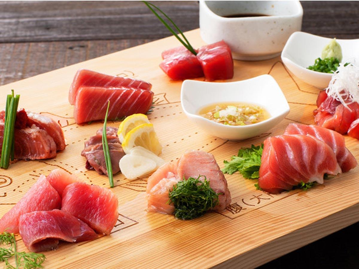 カマトロや心臓、赤身、中トロなどの8点盛り合わせ（2,980円）