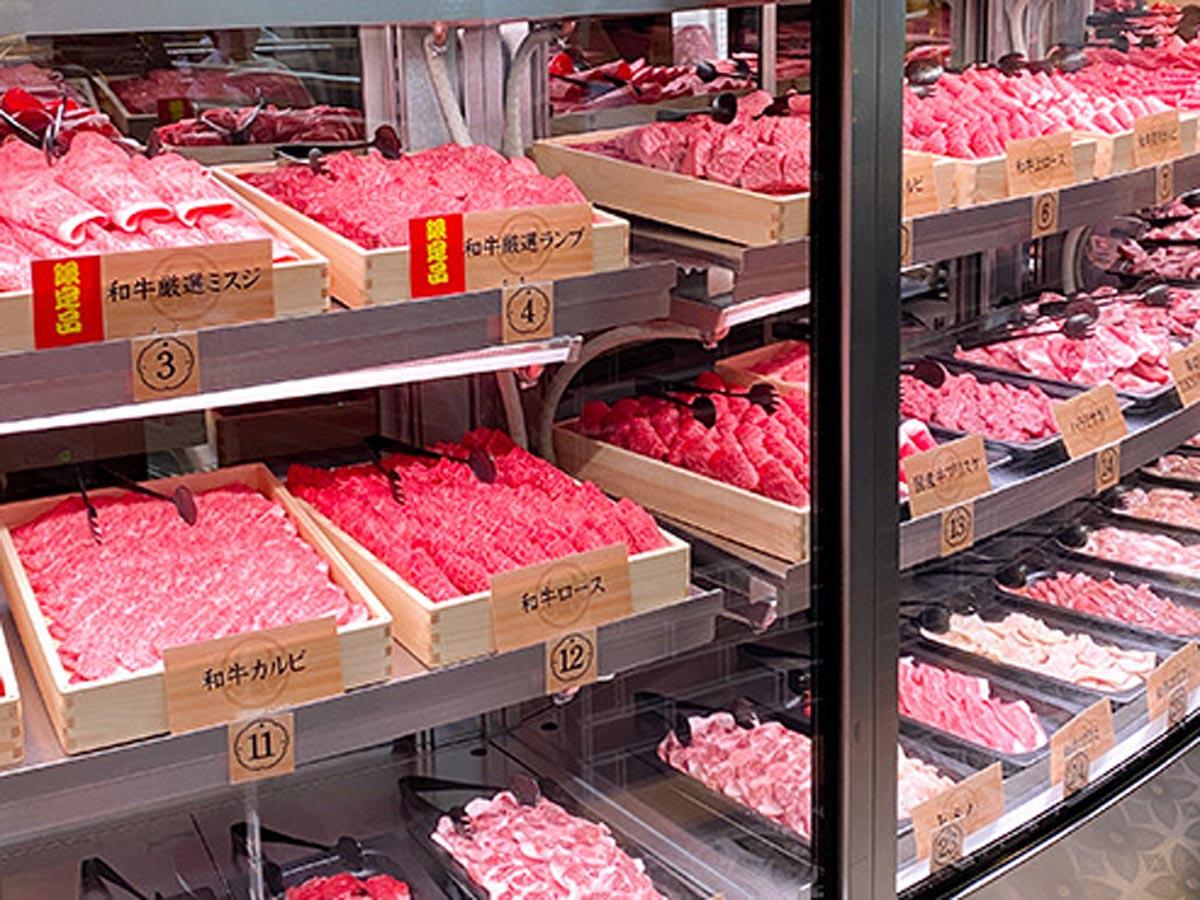 常時約30種類の肉が並ぶショーケース