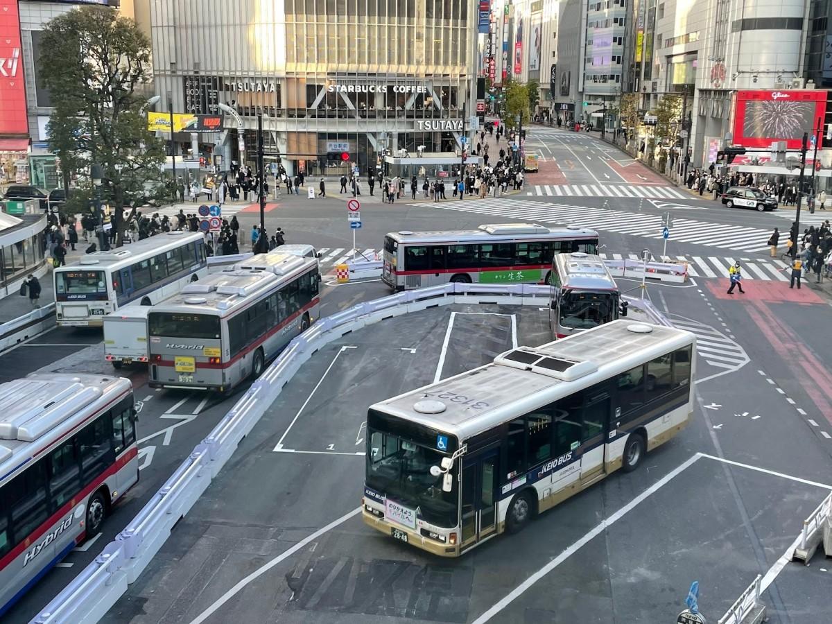 渋谷駅前スクランブル交差点近くに移設した東急バス転回路の様子