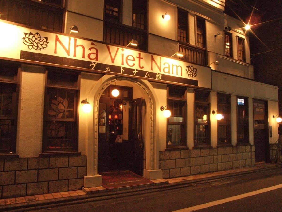 コロニアル調の店舗外観