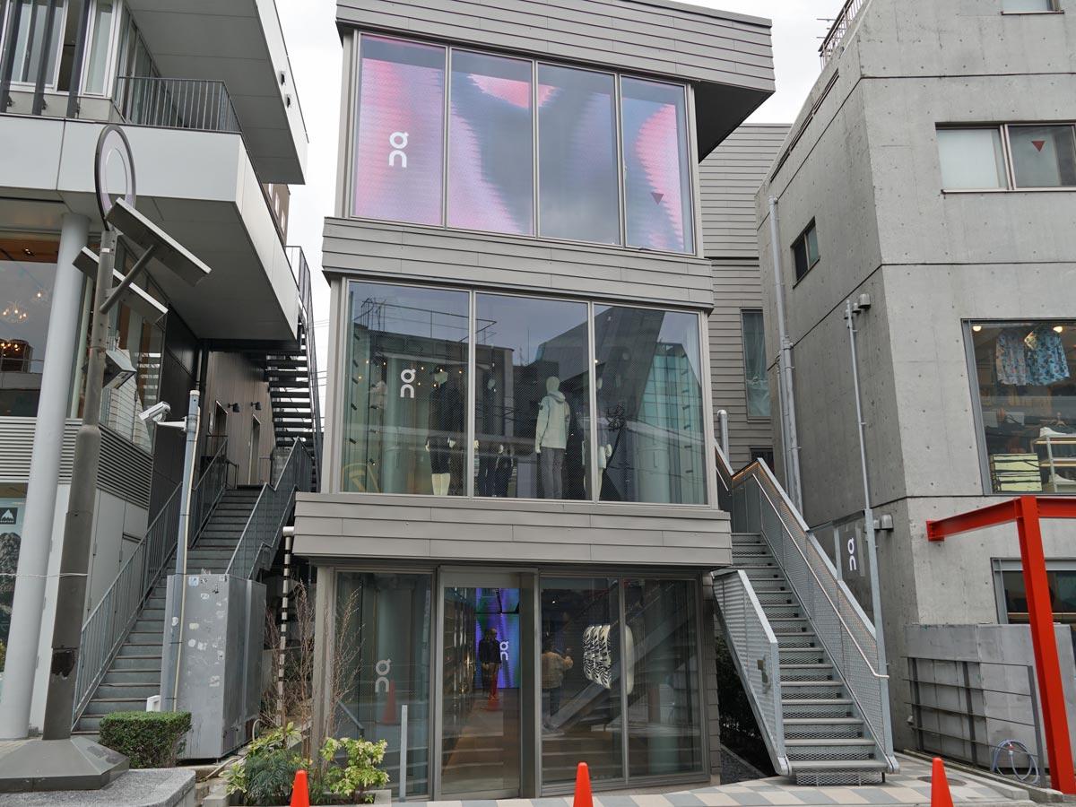キャットストリート沿いに位置する店舗外観