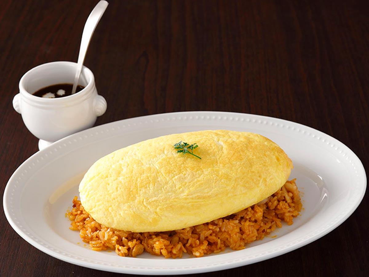 代表的なメニューの「スフレオムライス」（1,300円）
