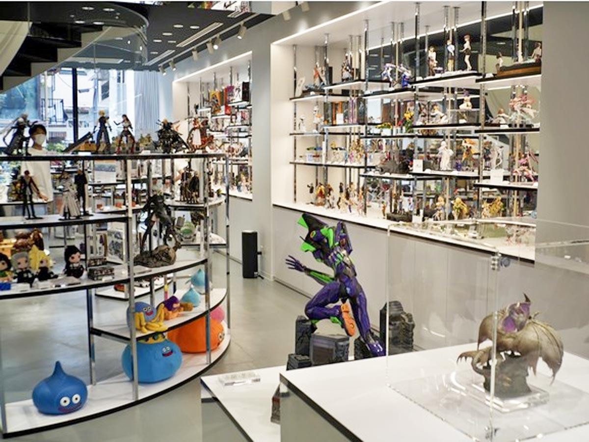 さまざまなメーカーの商品が並ぶ店内