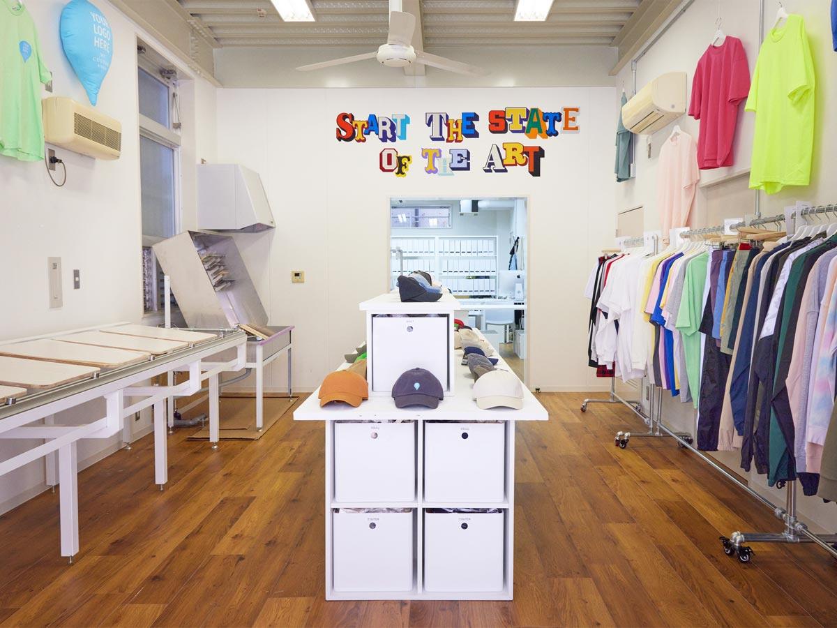 ボディのサンプルなどが並ぶ店内