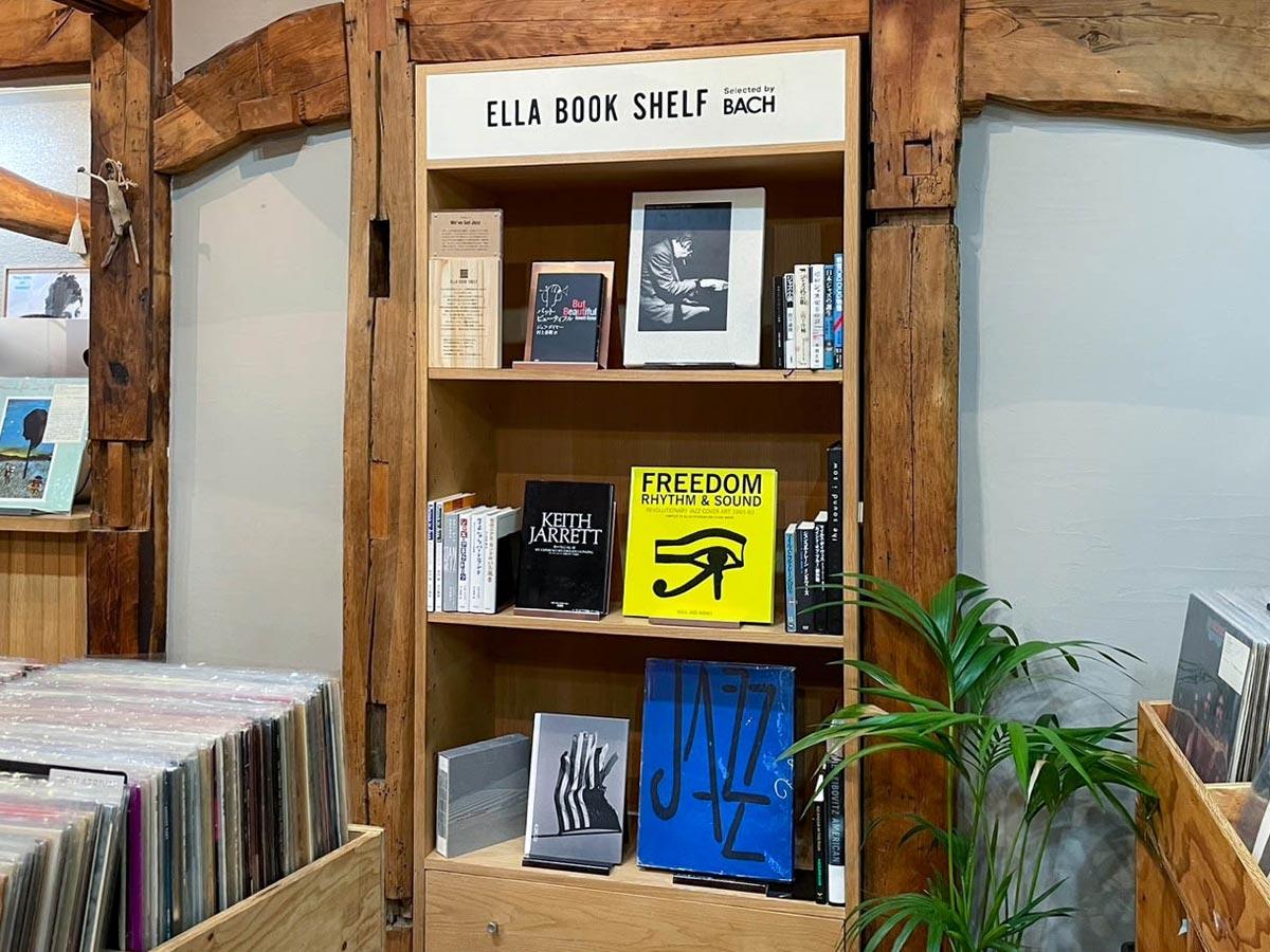レコードショップ店内に設置された「ELLA BOOK SHELF」の本棚