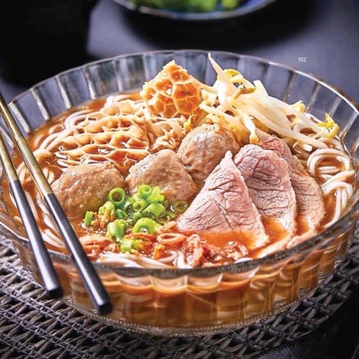 牛骨のみ使うスープにスパイスや生薬を加える「ビーフヌードル」
