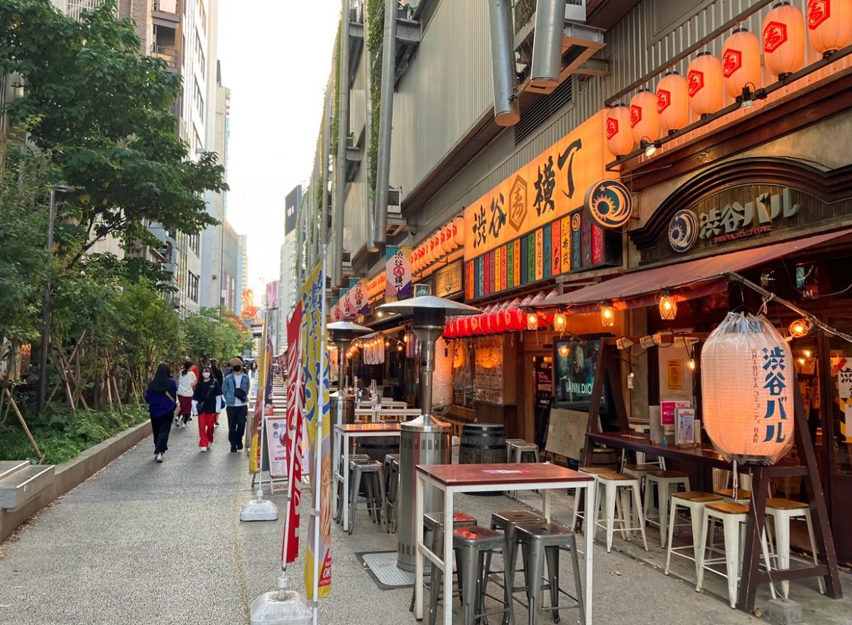 W杯のパブリックビューイングが行われる「渋谷横丁」（写真右）