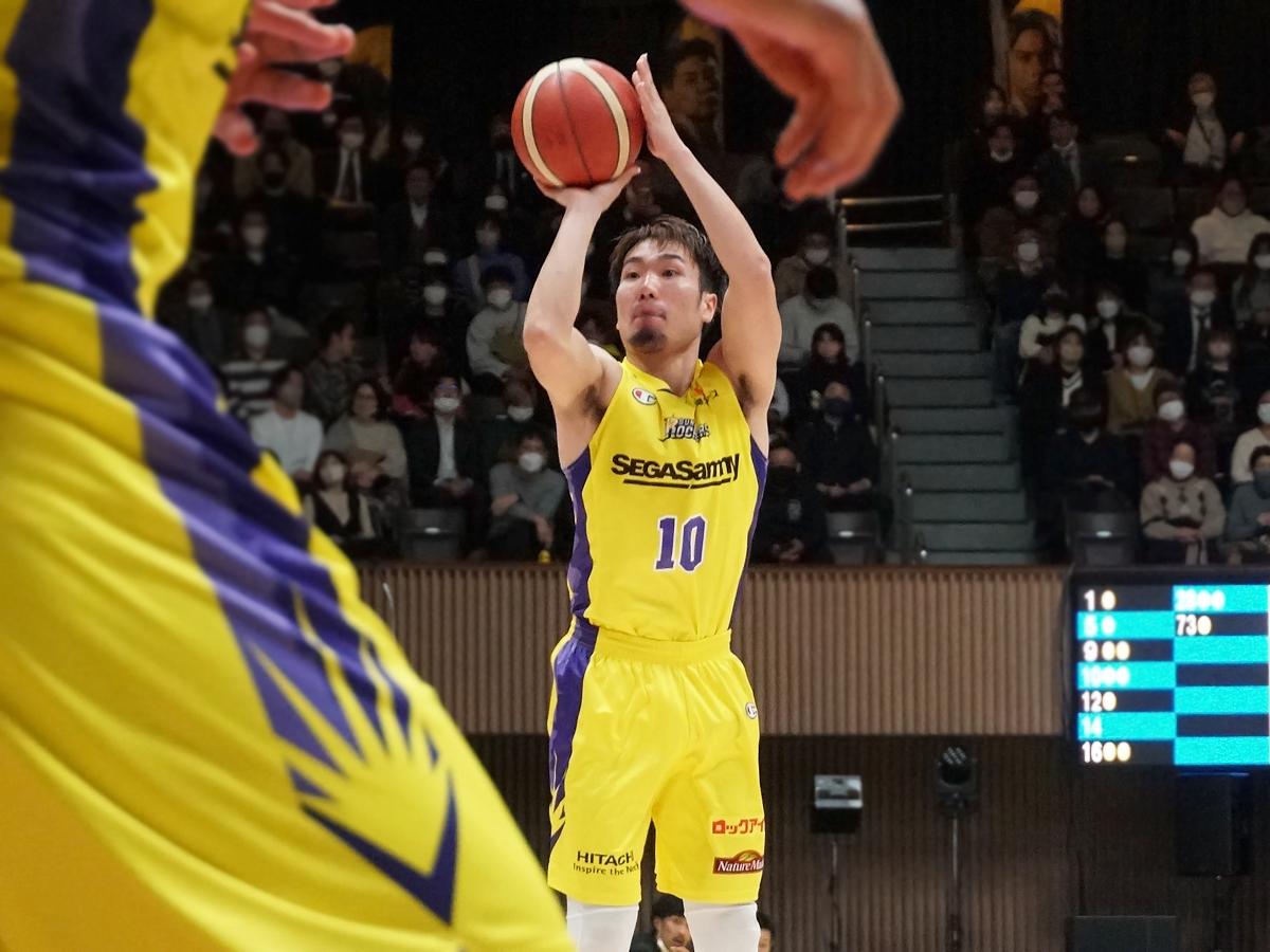 要所で3ポイントシュートを決めるなど11得点をマークした小島元基選手