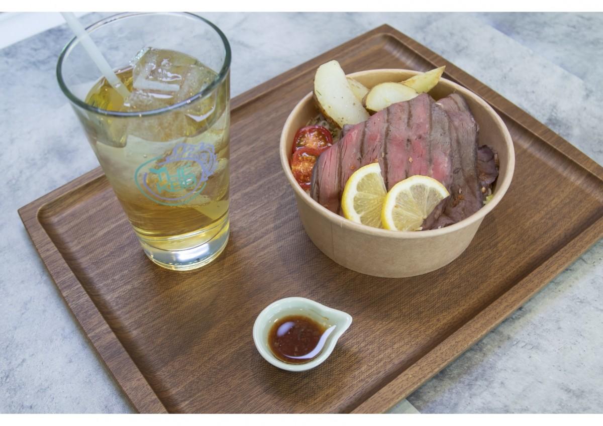 ケバブを丼などのメニューで提供する