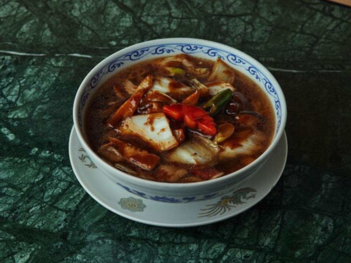 赤みそをベースにするオリジナルの「ブルーザスリー麺」（1,078円）