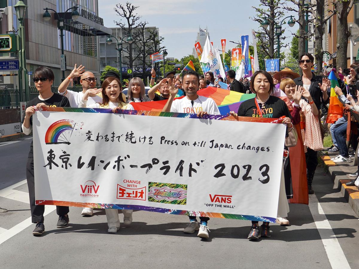 1万人が参加した「プライドパレード」