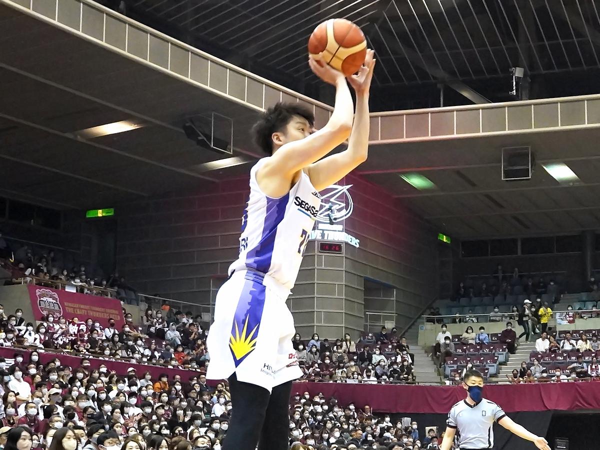 3ポイントシュート2本を含む10得点を挙げた田渡修人選手