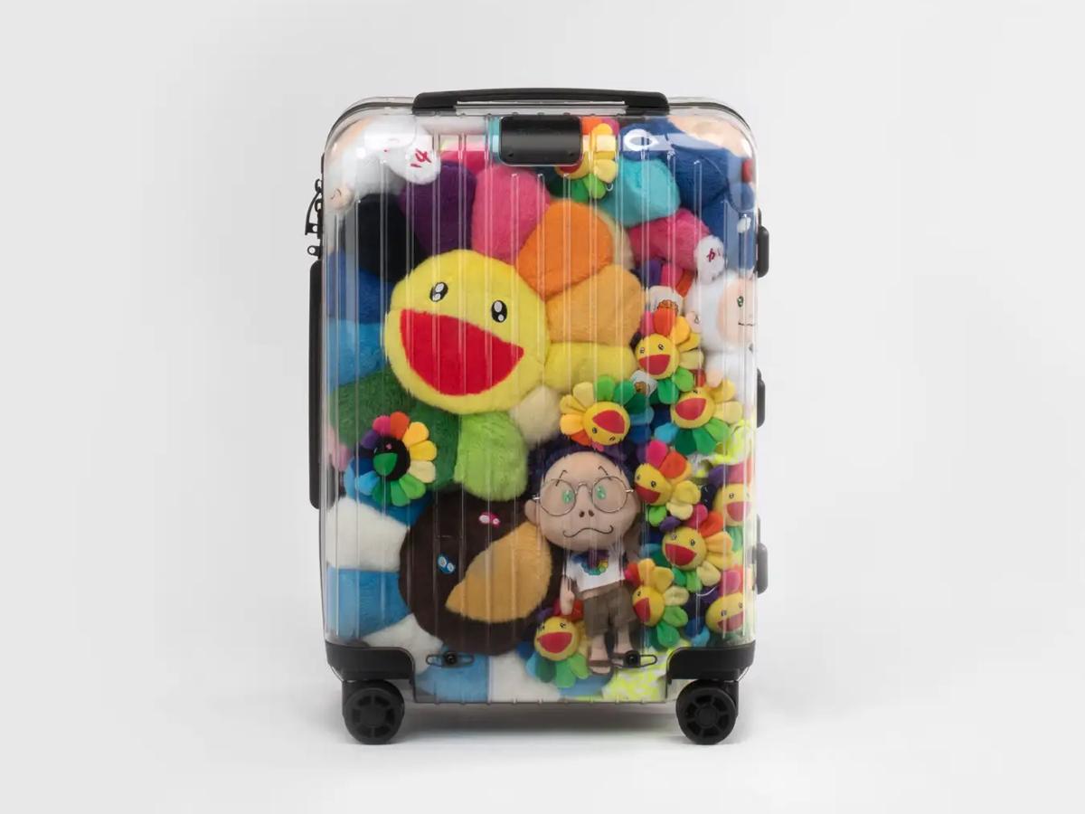 村上隆さんのスーツケース COPYRIGHTS Takashi Murakami Kaikai Kiki Co Ltd  All Rights Reserved