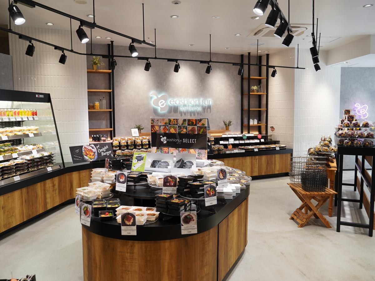 弁当やデリなどが並ぶ店内