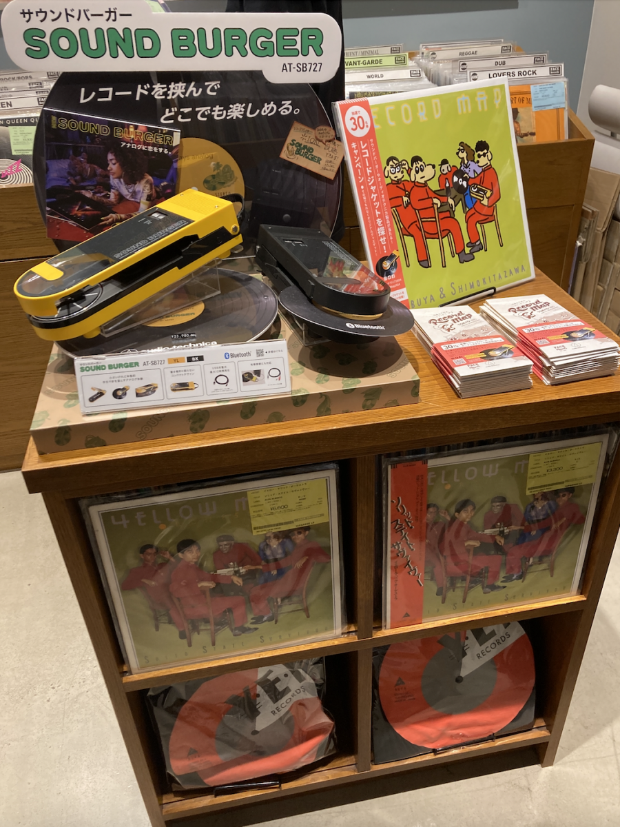 店頭に設置されているレコードマップ（写真右真ん中）