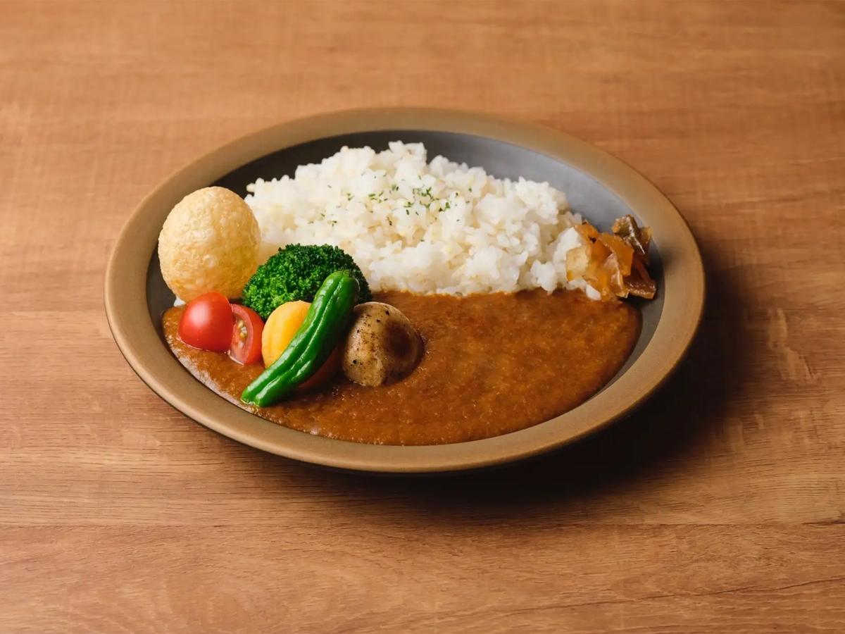 カレーに焦点を当てた「サ飯」企画などを展開する。