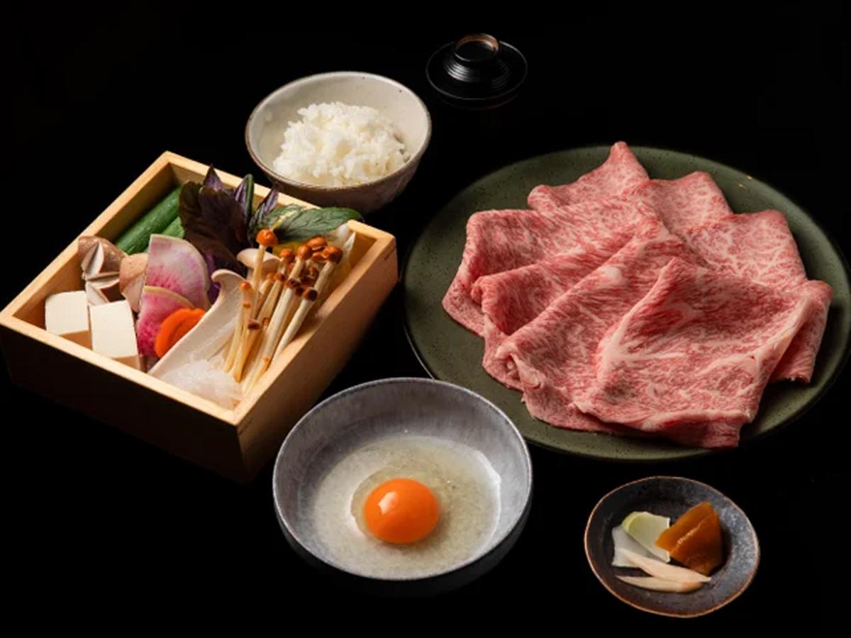 食べ放題で提供するすき焼きのイメージ