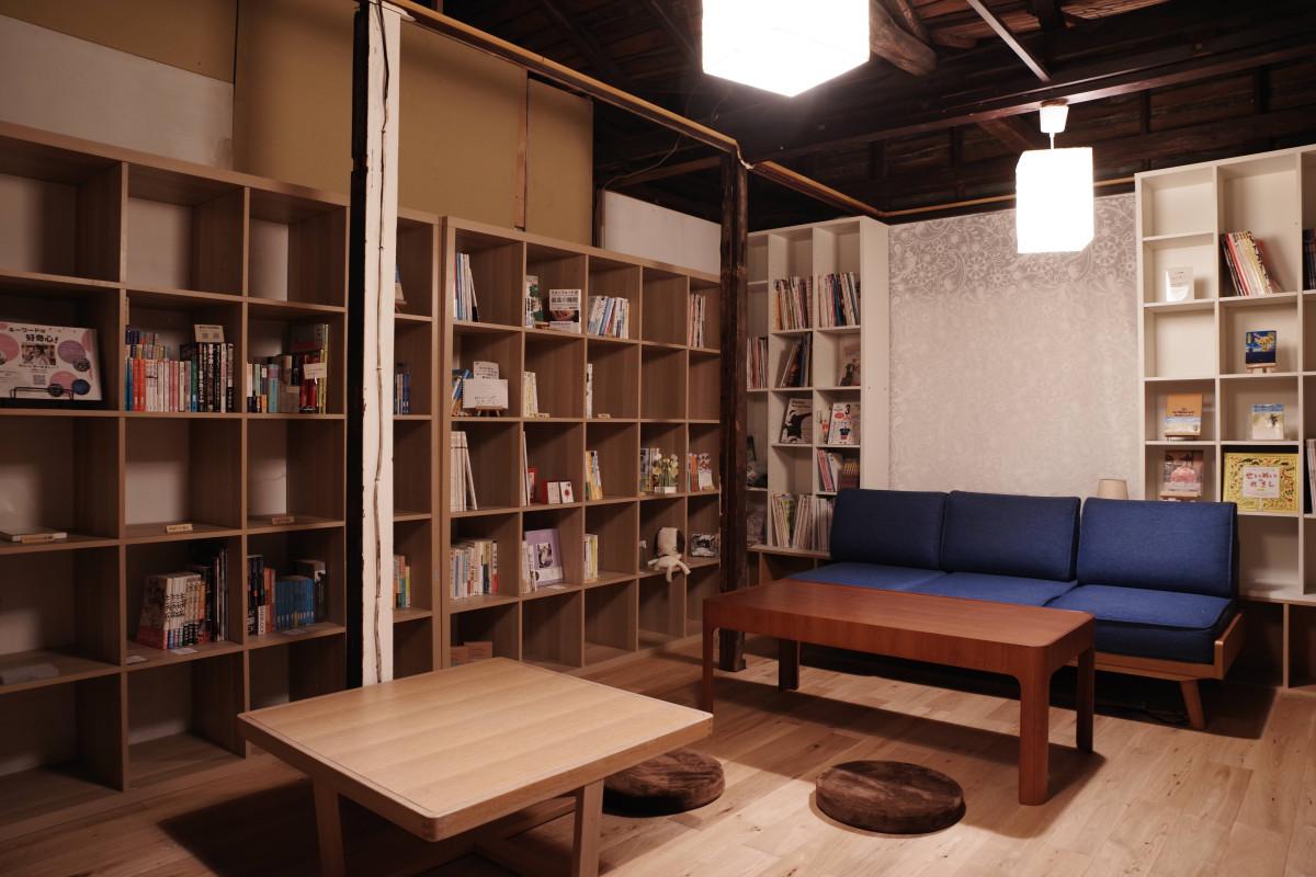 「妄想図書室 みんとしょ in 広尾」室内