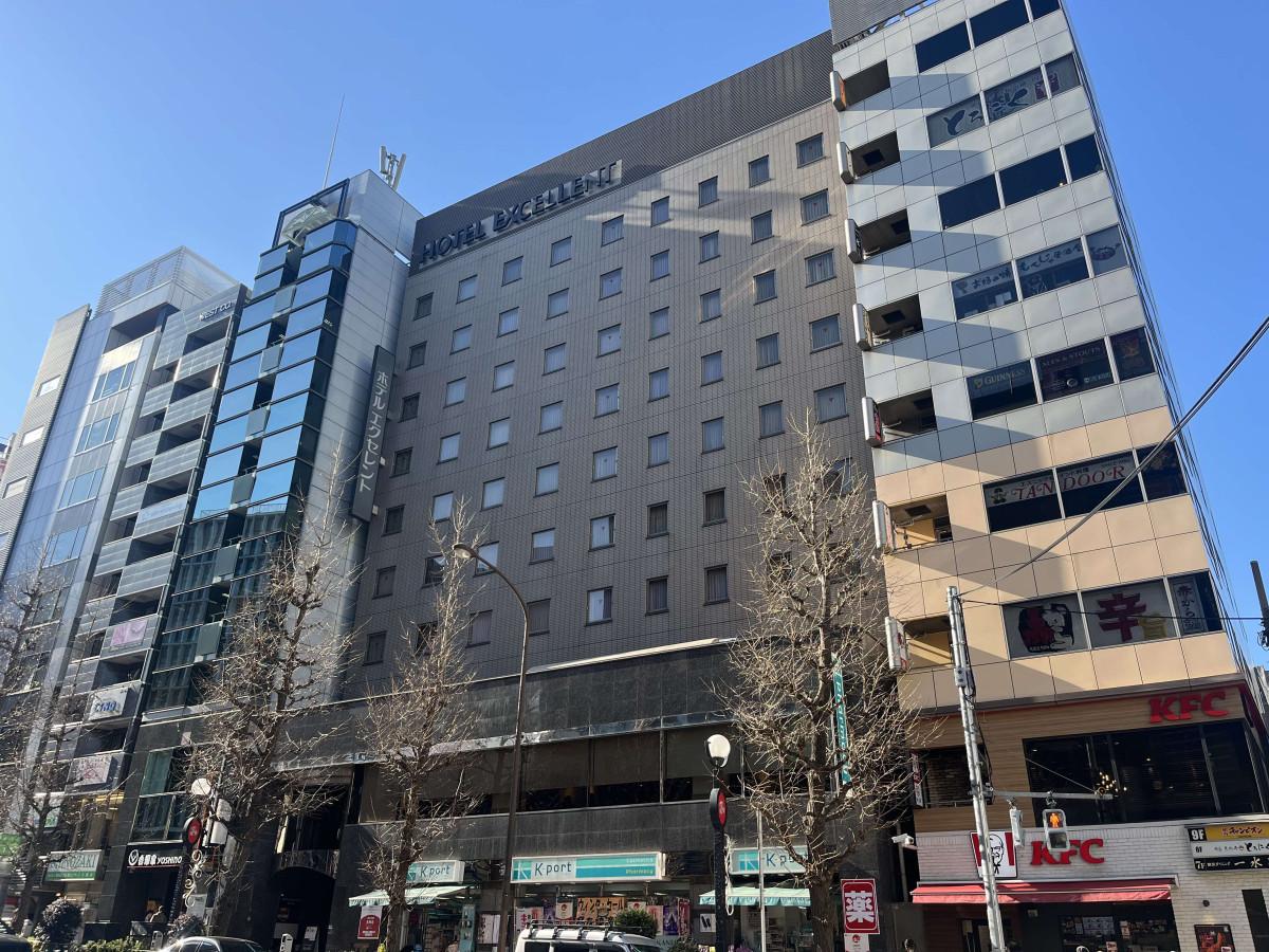 「ホテルエクセレント恵比寿」外観（写真中央）