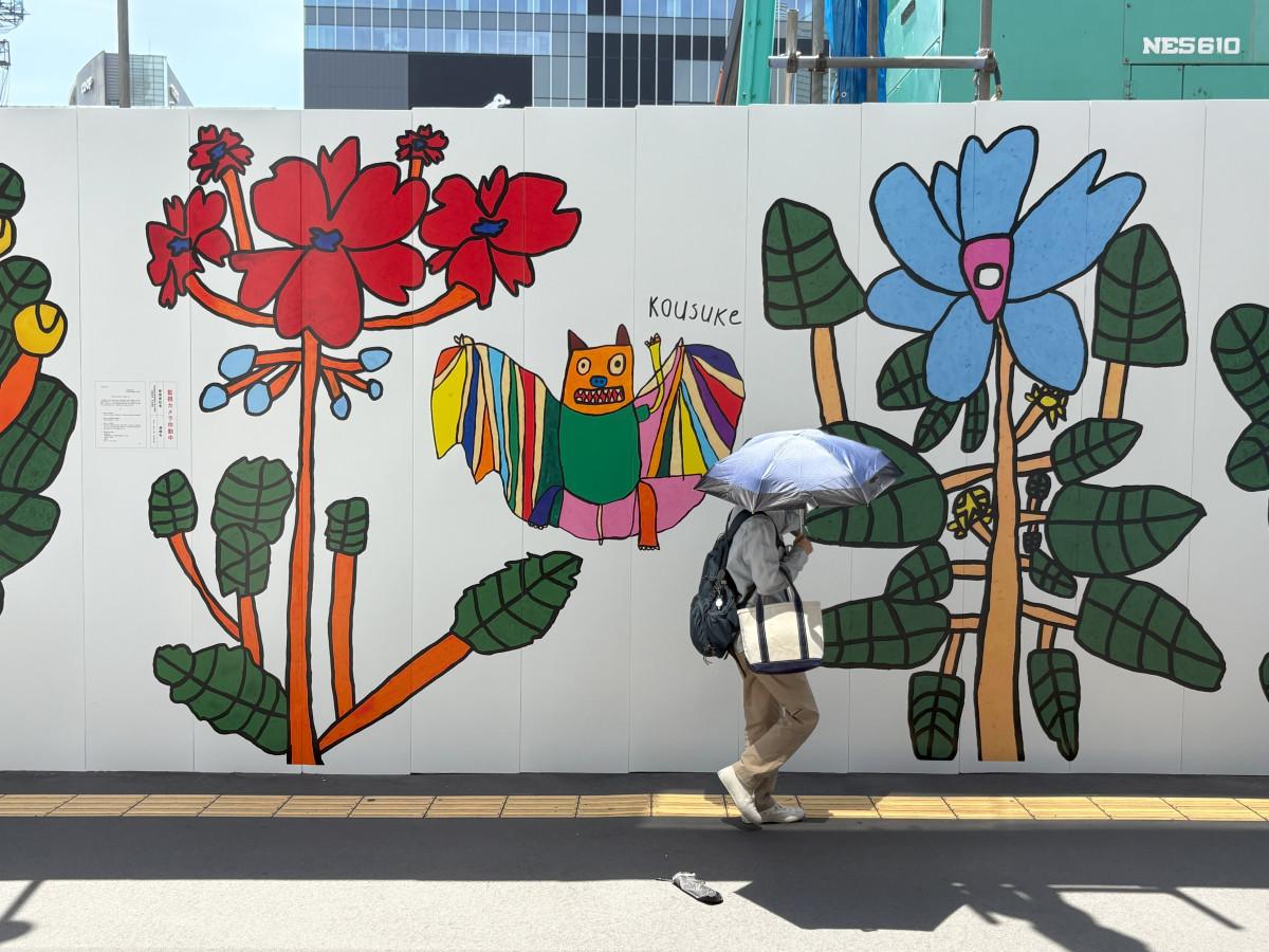 渋谷駅街区再開発の仮囲いに出現した太田宏介さんのアート作品