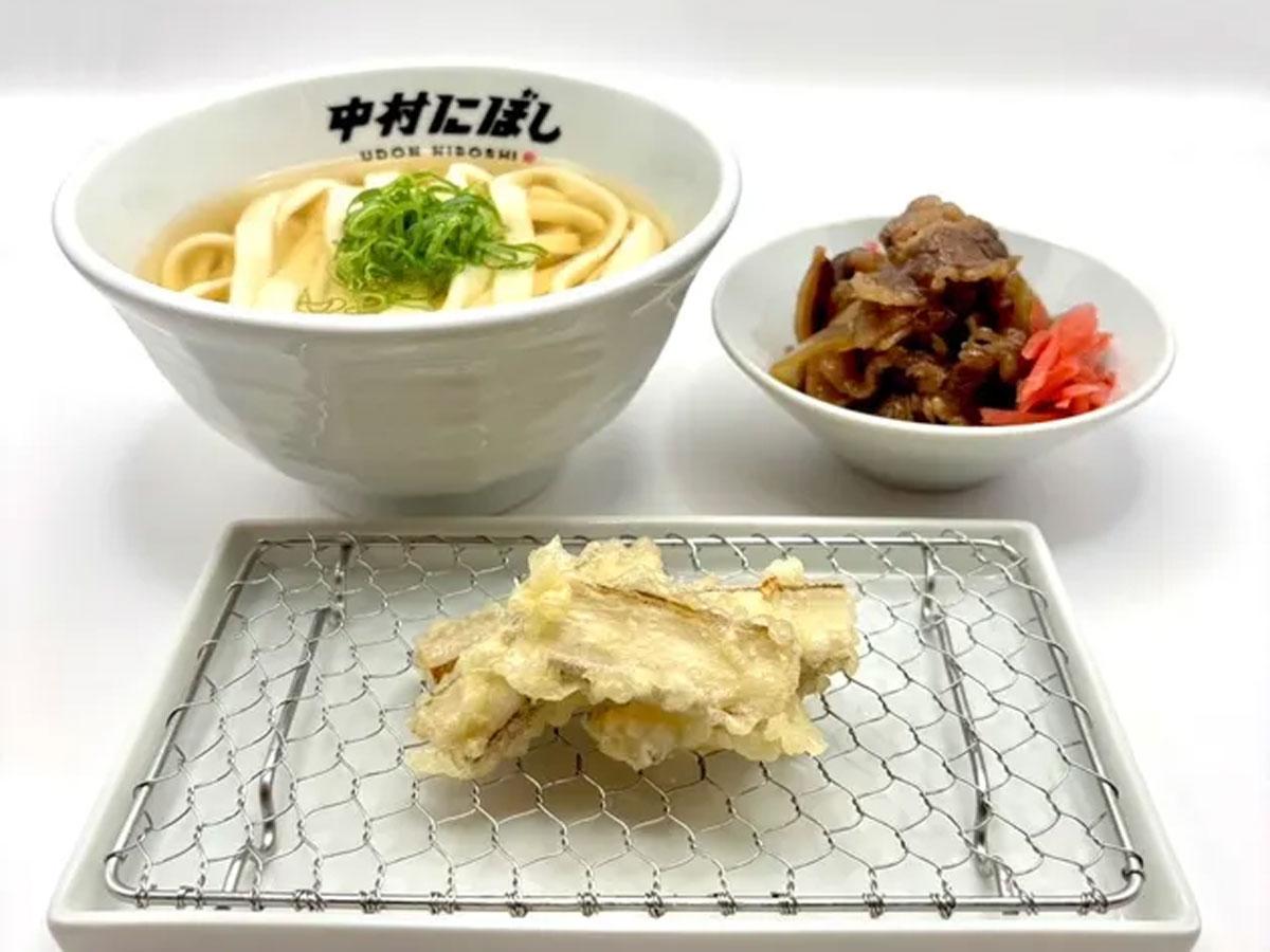 かけうどんに、牛カルビとごぼ天 トッピングのイメージ