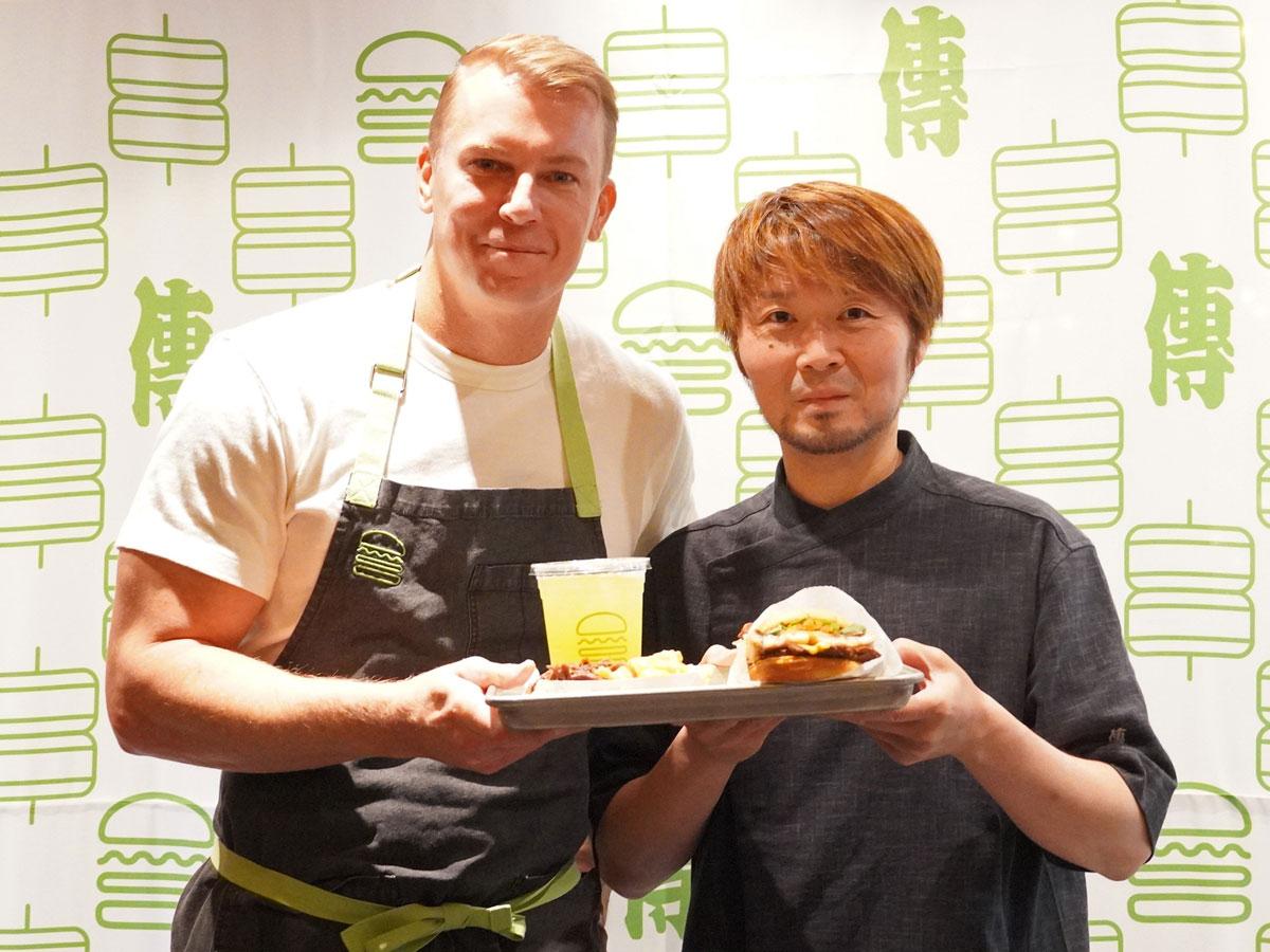 （左から）リナリーディレクター ジム・フィリッツさんと長谷川在佑さん