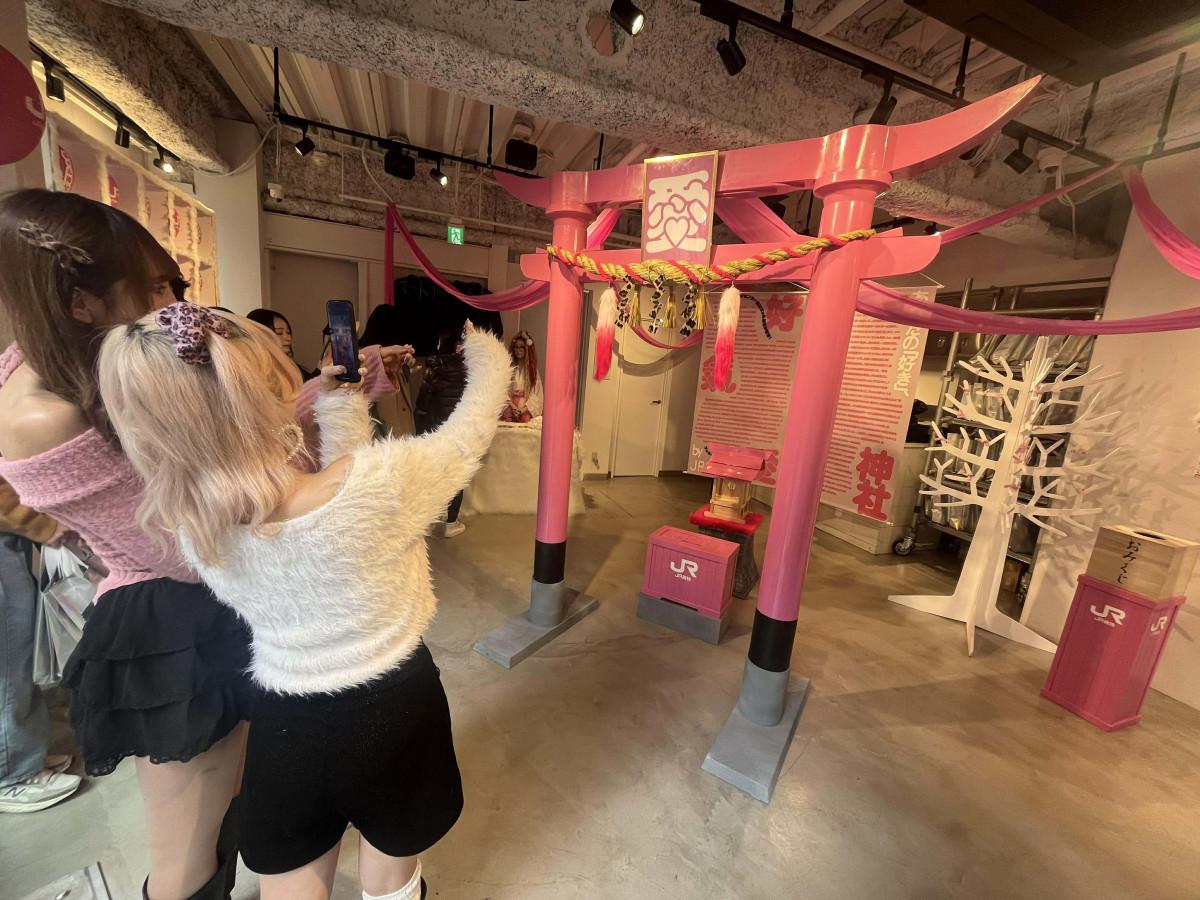 渋谷センター街に期間限定でオープンした「ギャル神社」