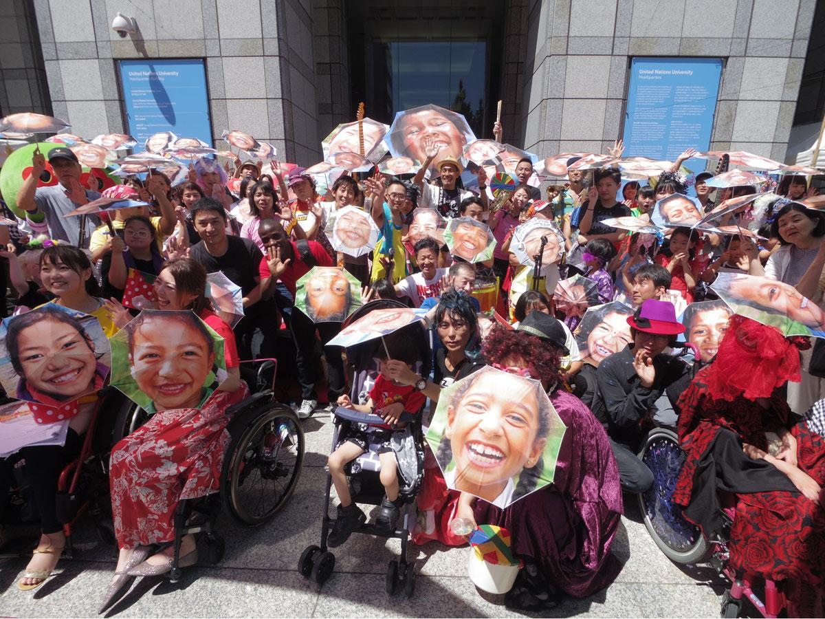 国連大前で東京五輪 パラ向け文化イベント ファッションショー 区内大学ブースも シブヤ経済新聞