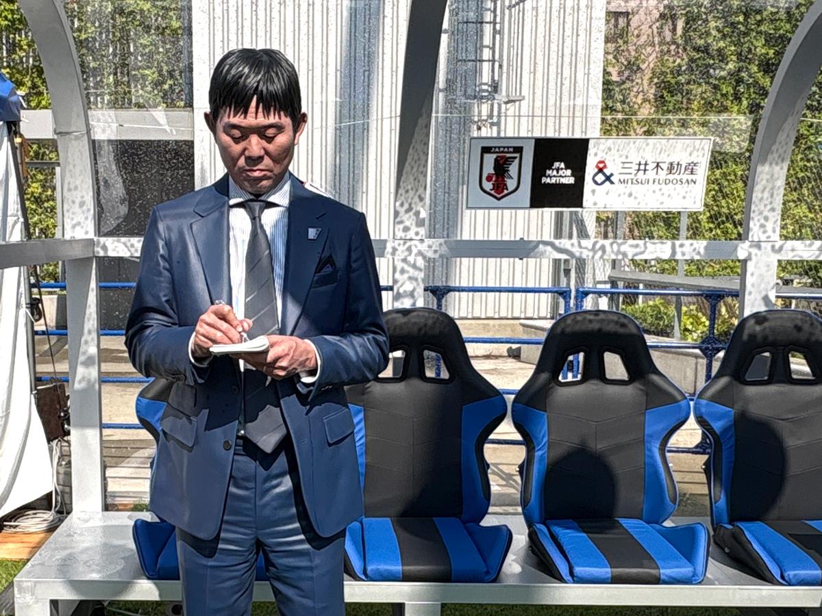 MIYASHITA PARKに森保一監督等身大フィギュア W杯応援企画 - シブヤ