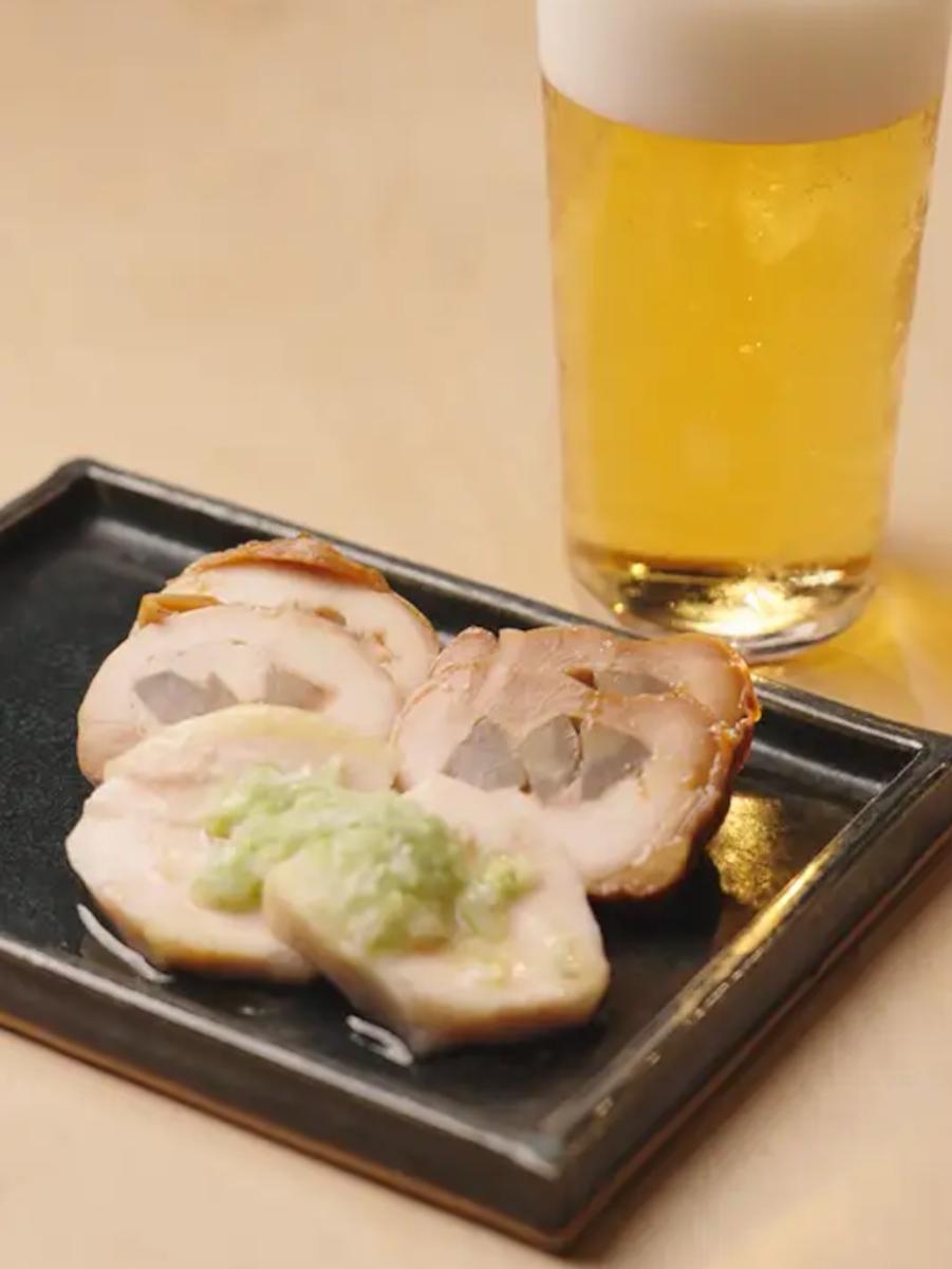 焼き鳥店「鳥よし 中目黒本店」の「蒸し鶏と胡麻油×ネギだれの和え物」のイメージ