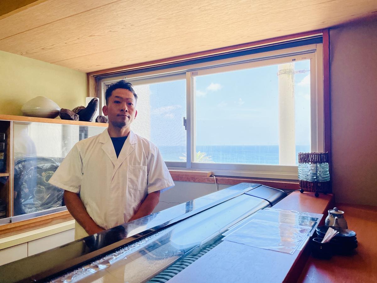 「寿司処 楽海」店主の佐藤信二さん