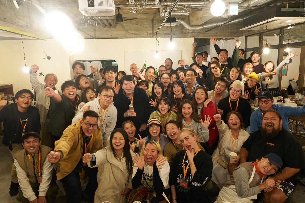 「デジタルノマドサミット」初日イベント後の集合写真