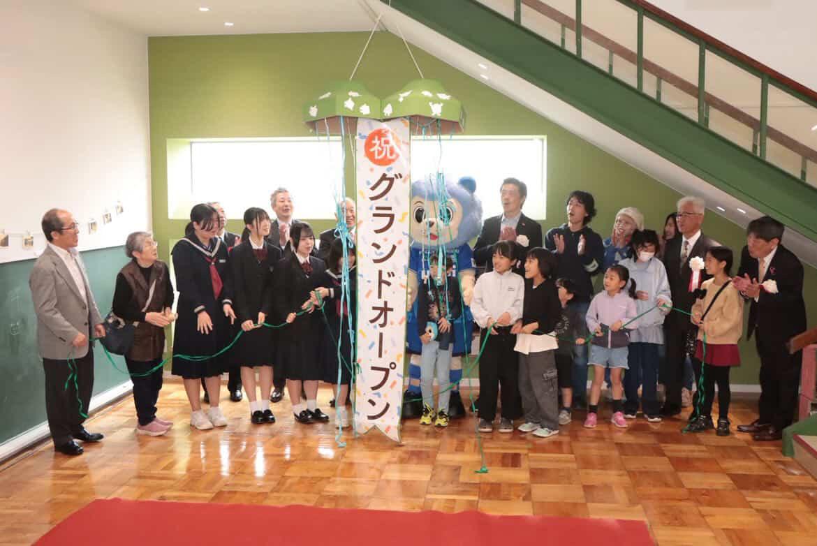 「よりみち135」グランドオープン式典の様子