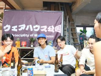 下田にミクロネーション「ウェアハウス公国」　倉庫での建国祭に30人集う