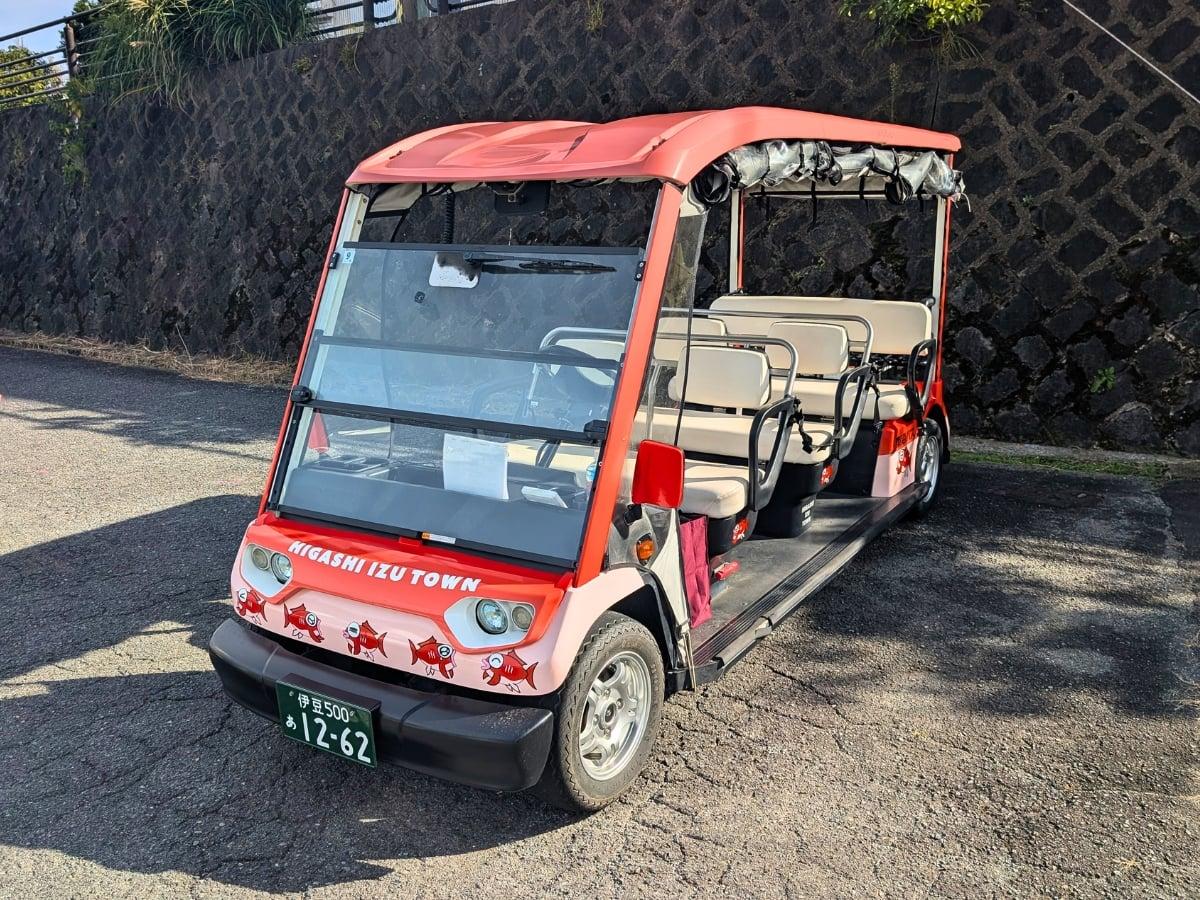 キンメダイをあしらった「稲取きんめ号」