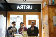 虎ノ門のにぎわい施設「URTRA」でネット放送開始 カモ虎課長も登壇