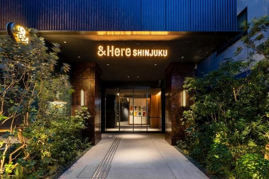 「＆Here SHINJUKU（アンドヒア新宿）」のエントランス