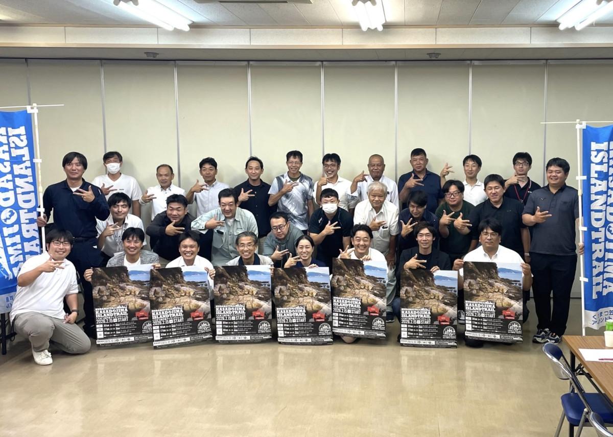 参加を呼びかける実行委員会メンバー