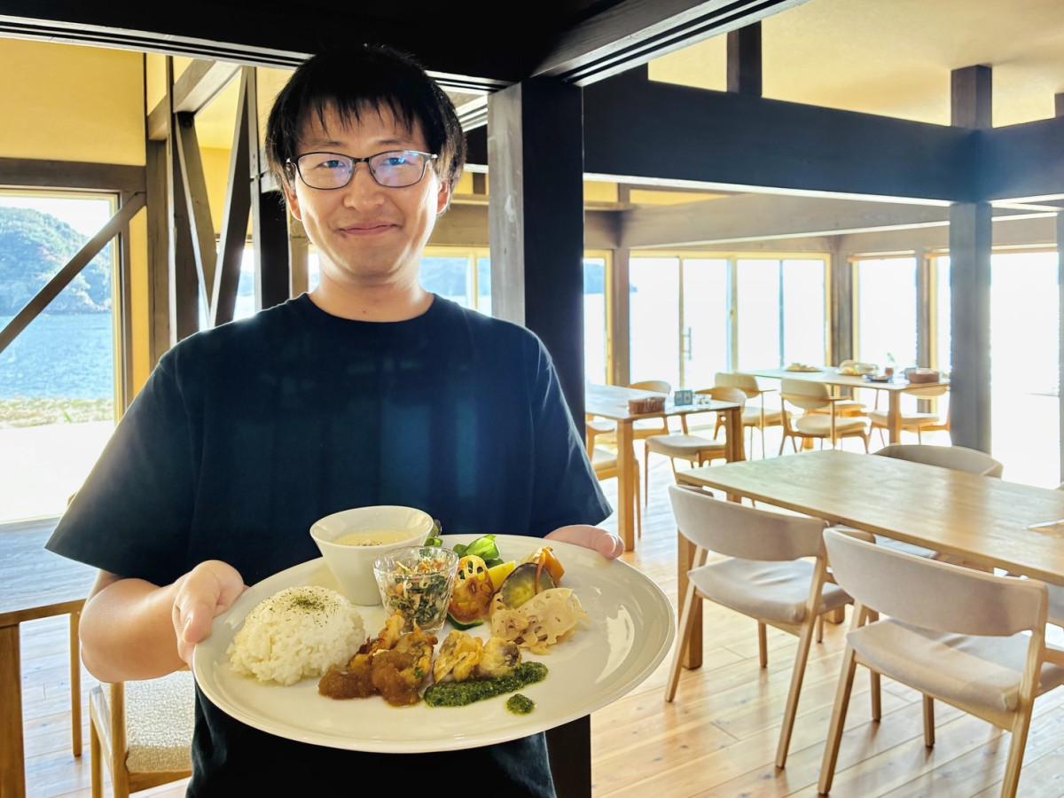 来店を呼びかける「ママレリーフ」代表の西上武尊さん