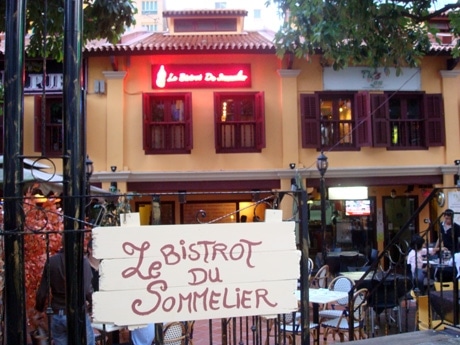 カジュアルなフランス料理が楽しめるビストロ「Le Bistro du Sommelier」。予算に合わせた幅広い価格帯のワインも提供