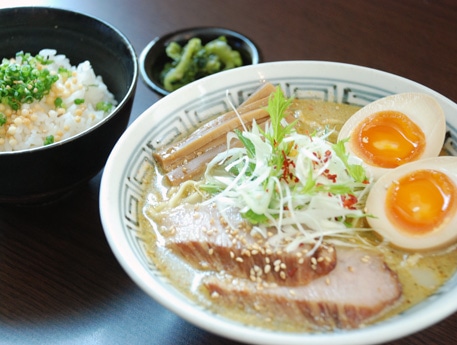 「らーめん山頭火 CENTRAL店」の新メニュー「あわせ味らーめん」