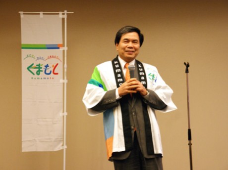 シンガポールで開催された「熊本」観光セミナーでトップセールスをした蒲島郁夫知事