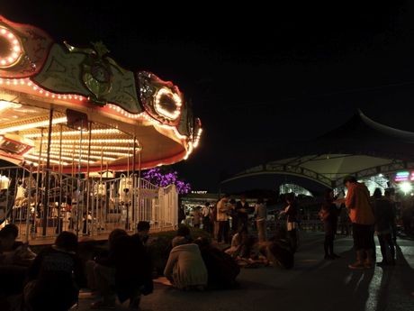 2010年9月によみうりランドで開催されたリアル脱出ゲーム「夜の遊園地からの脱出」の際の様子。