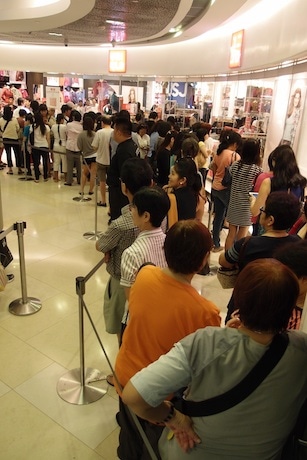 開店前には長蛇の列も