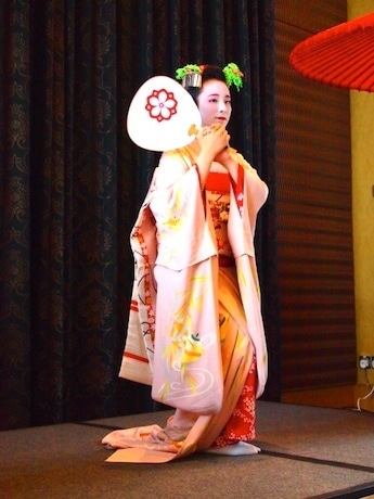 前回は京都・宮川町の舞妓(まいこ)による舞の鑑賞も