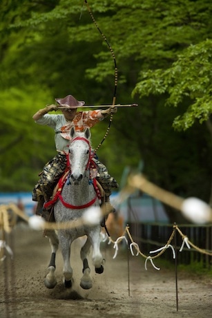 流鏑馬のパフォーマンスも登場